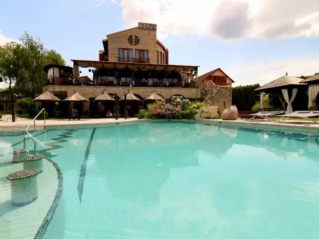 Hotel Castel Transilvania în Baia Mare, Maramureș, cu WiFi gratuit