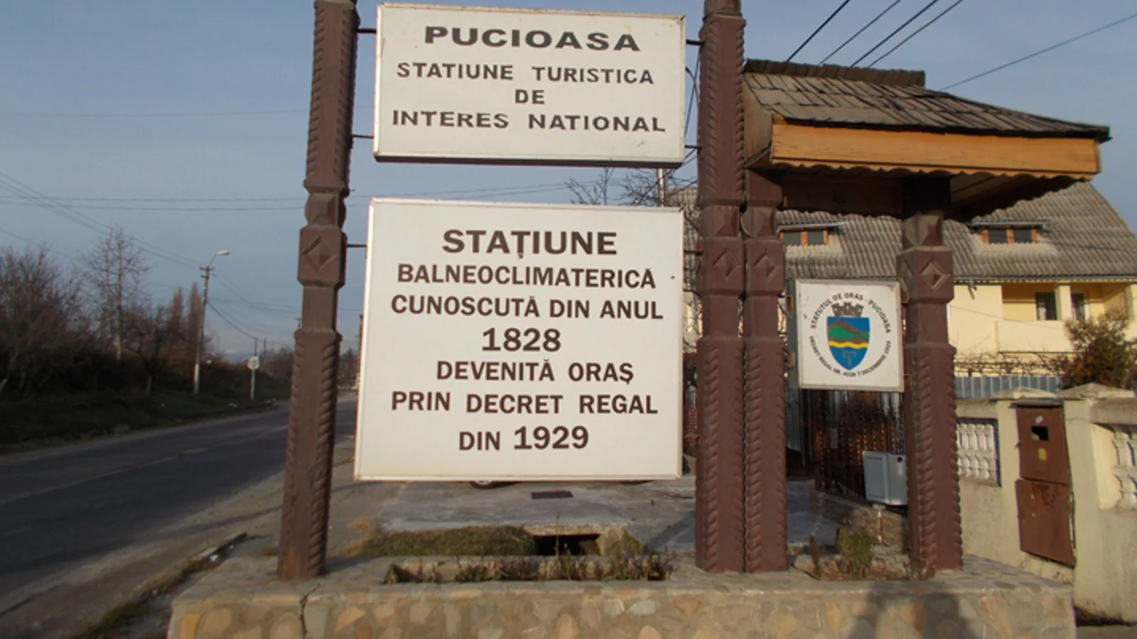 Intrarea în Pucioasa dinspre Târgoviște