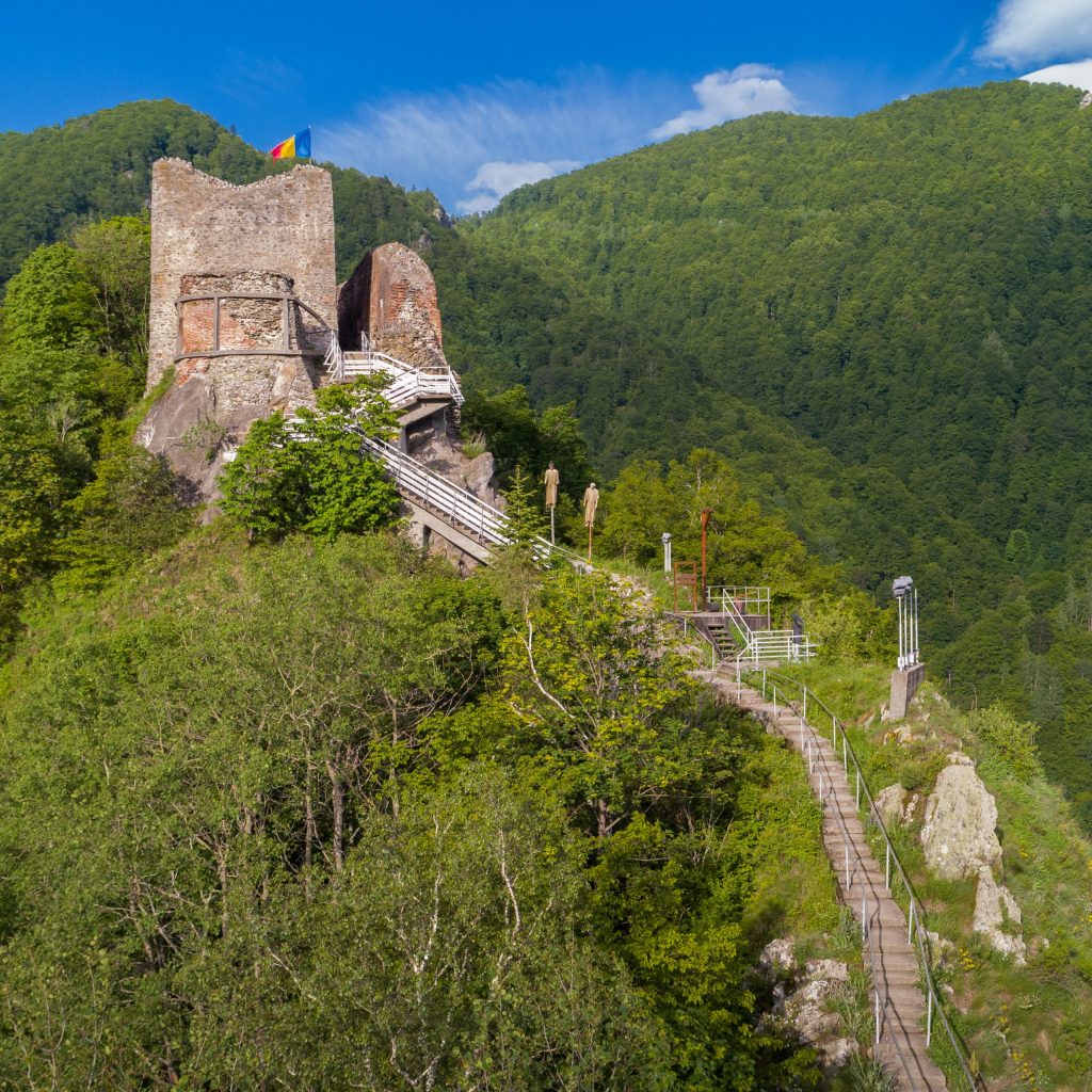 CETATEA-CETATUIA-SAU-CASTELUL-POENARI-2-scaled-1-1024x1024 Cetatea Poenari - Legenda lui Vlad Țepeș în inima României