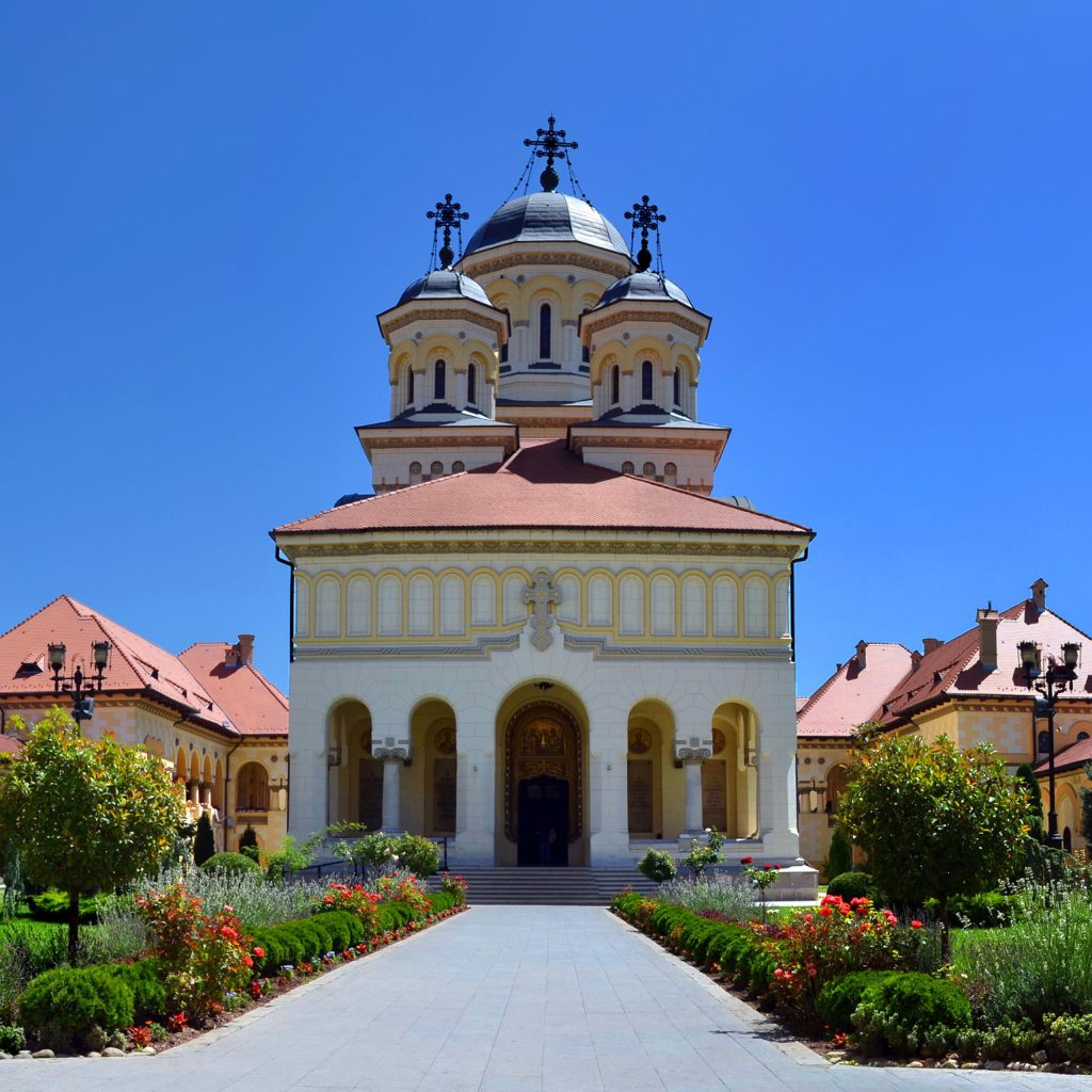 Catedrala-Incoronarii-Alba-Iulia-scaled-1-1024x1024 Catedrala Încoronării Alba Iulia: Spiritualitate și Istorie