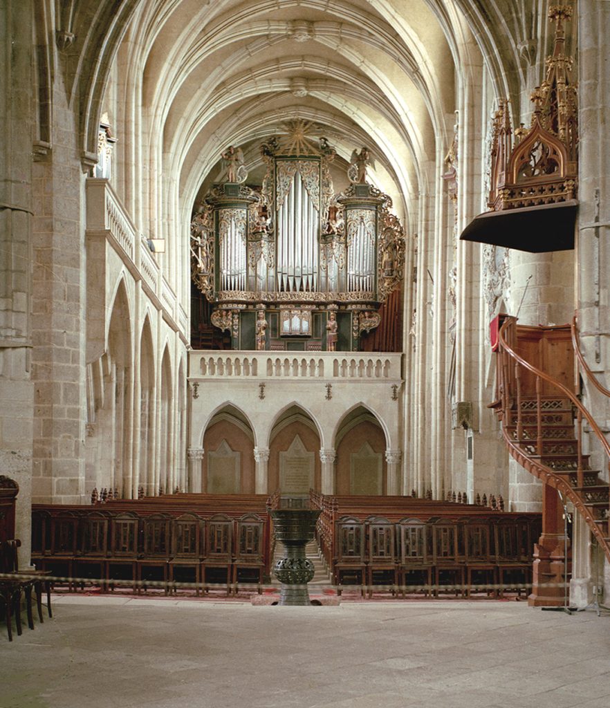 Hermannstadt-Stadtpfarrkirche_zur_Orgel-882x1024 Catedrala Evanghelică Sibiu: Bijuteria gotică a spiritualității și istoriei