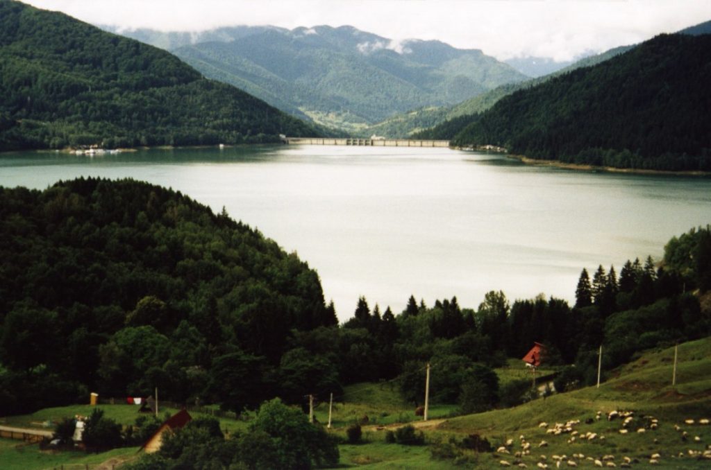 Bicaz_Lake_and_Dam-1024x678 Lacul Bicaz: Oază naturală și inspirație literară