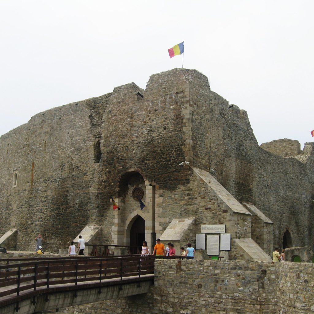 Cetatea_Neamtului-scaled-1-1024x1024 Cetatea Neamț: Istorie și Arhitectură Medievală Fascinantă