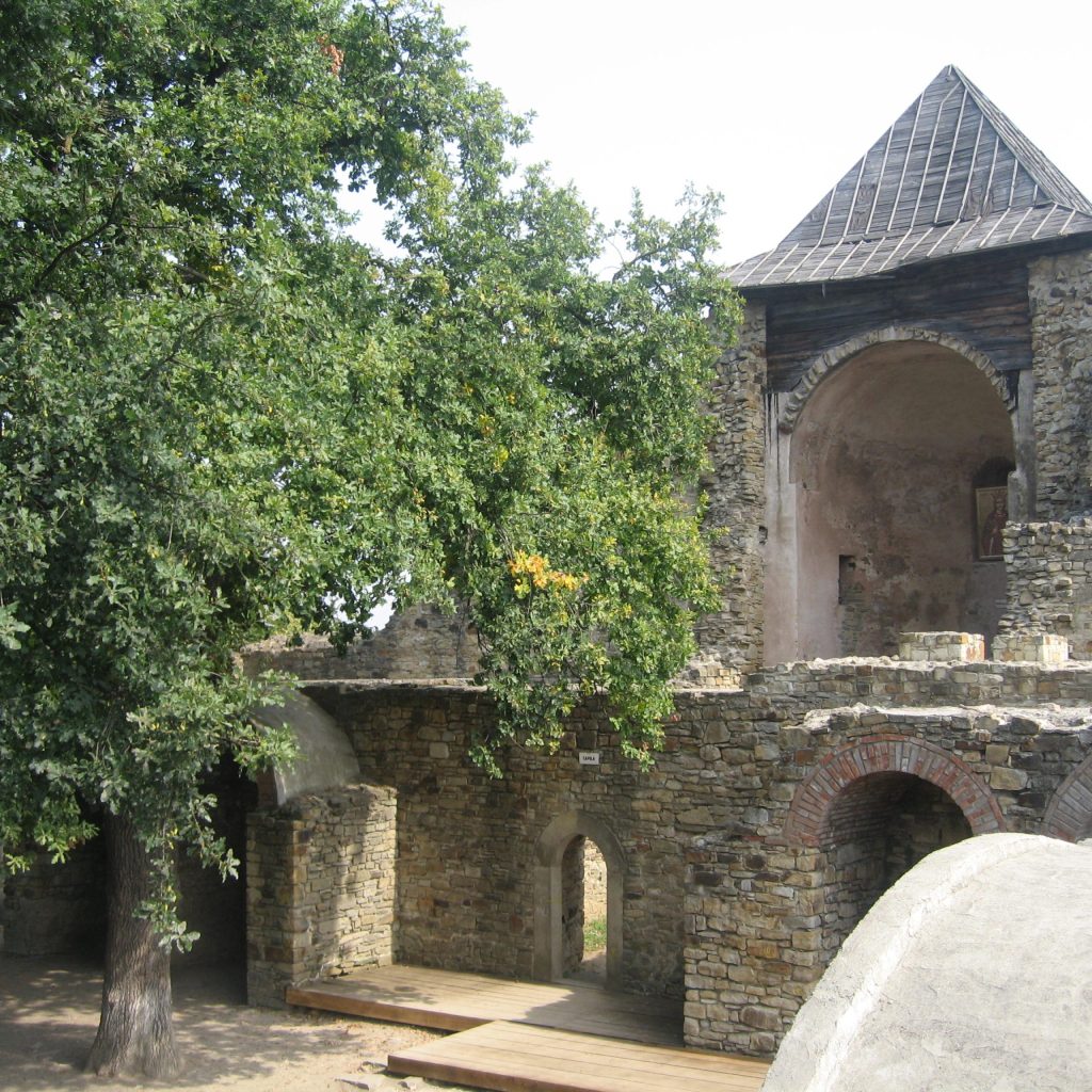 Cetatea_de_Scaun_a_Sucevei48-scaled-1-1024x1024 Cetatea de scaun a Succevei: Istorie și frumusețe medievală în inima Moldovei