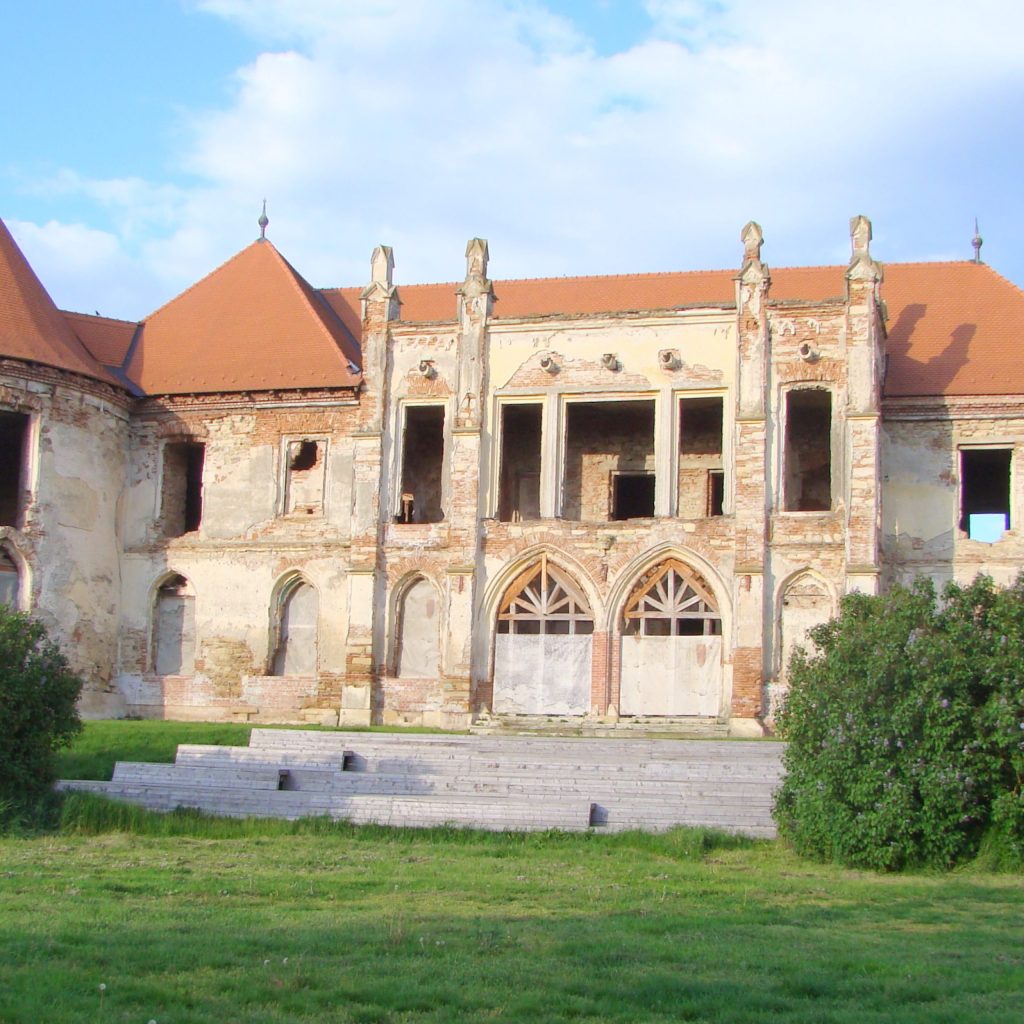 RO_CJ_Castelul_Banffy_din_Bontida_2017_51-scaled-1-1024x1024 Castelul Banffy: O bijuterie arhitecturală și istorică în Transilvania