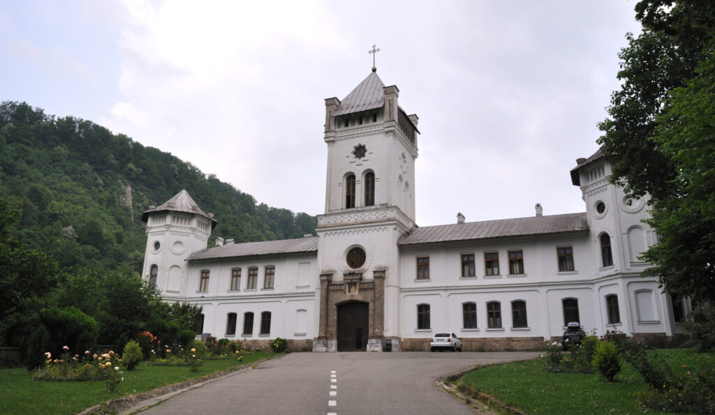 Tismana_monastery - Țetcu Mircea Rareș
