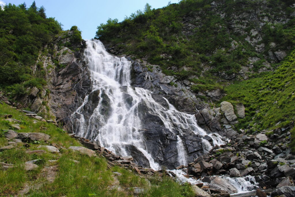 Cascada Bâlea – cea mai spectaculoasă cădere de apă din Munții Făgăraș