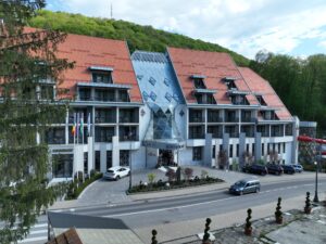 Hotel Crystal Sovata – Rafinament și Relaxare în Inima Naturii